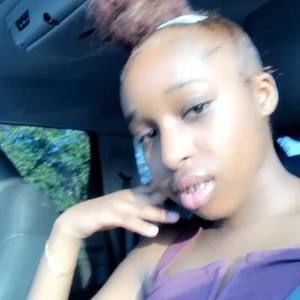 Meet your Posher, Dominique